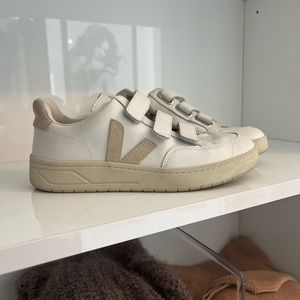 Veja V-Lock Sneakers, Neutral, Size 36